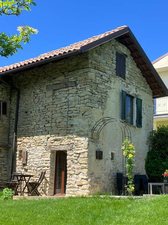 Ferienhaus für 2 Personen, mit Ausblick und Garten sowie Pool