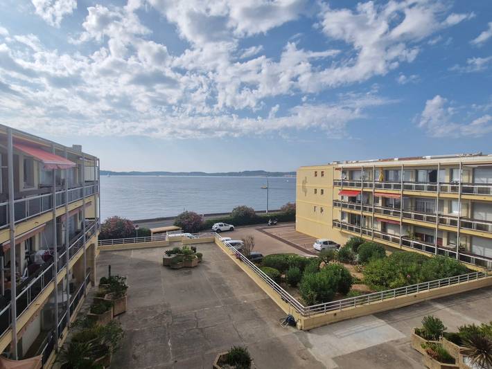 Appartement entier, Appartement climatisé 2 pièces avec vue mer, centre-ville Sainte-Maxime, animaux acceptés in Sainte-Maxime, Côte méditerranéenne (France)