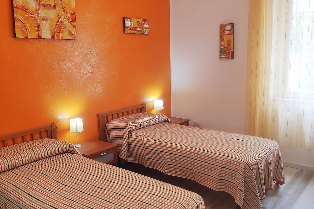 Ganze Wohnung, Charming Apartment with Jacuzzi Pool in Bosa, Planargia