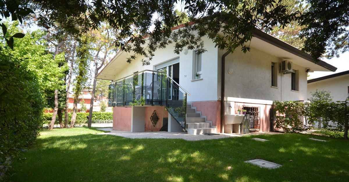 Villa mit Klimaanlage und Balkon  in Bibione, Venice Province