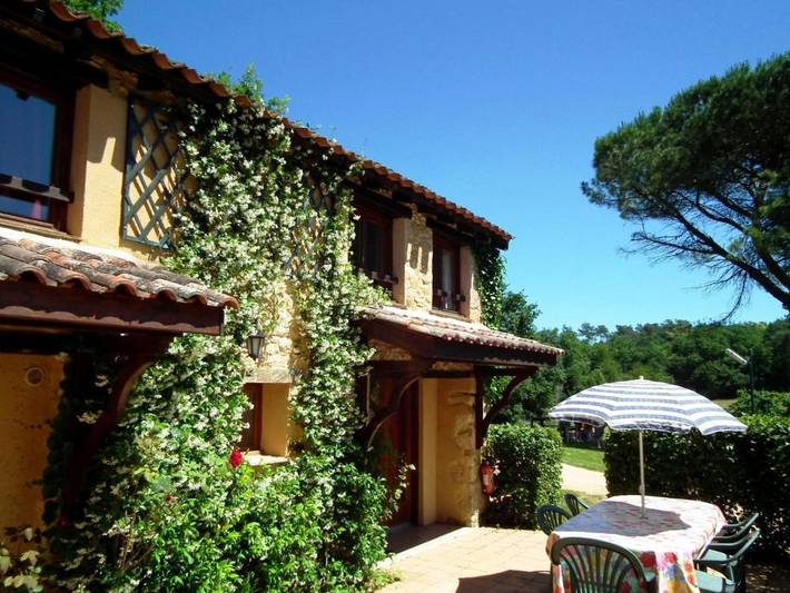 Location de vacances pour 11 personnes, avec terrasse et jardin, animaux acceptés à Gavaudun - 2