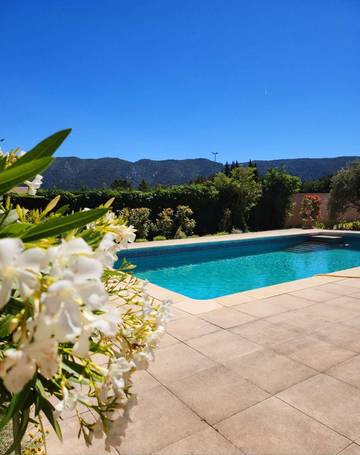 Cottage pour 2 personnes, avec jardin et piscine à Oppède