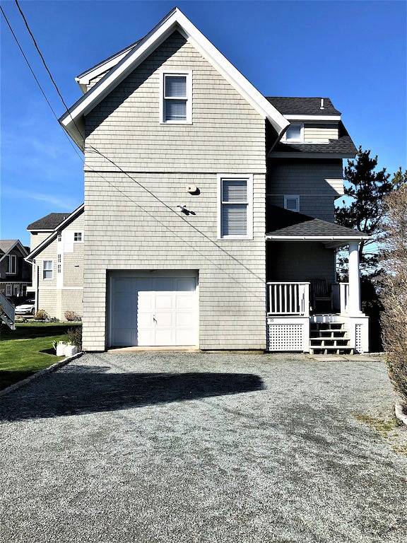 Vacation rental for 11 people, with yard in Middletown