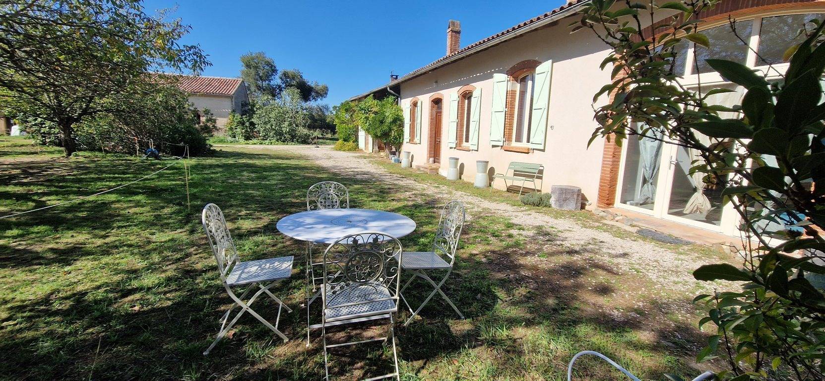 Chambres d'hôtes Domaine de Labarthe Léguevin-Pujaudran - Chambre La Grande in Léguevin, Haute-Garonne