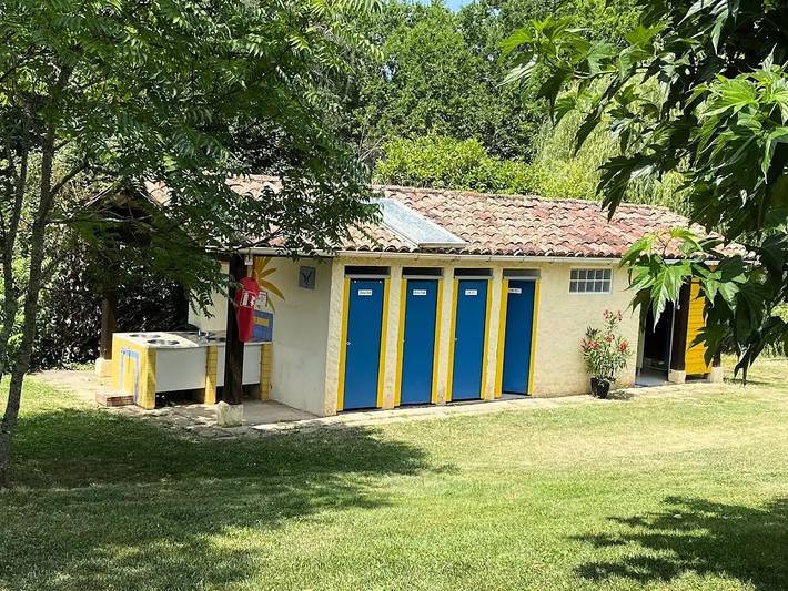 Teen - 2 bedrooms - without toilets 4 people in Montricoux, Quercy