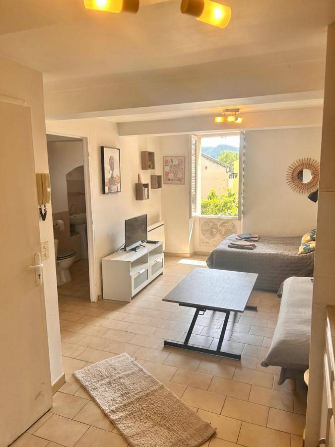 Gîte pour 2 personnes, avec vue dans Office De Tourisme De Greoux Les Bains - 2