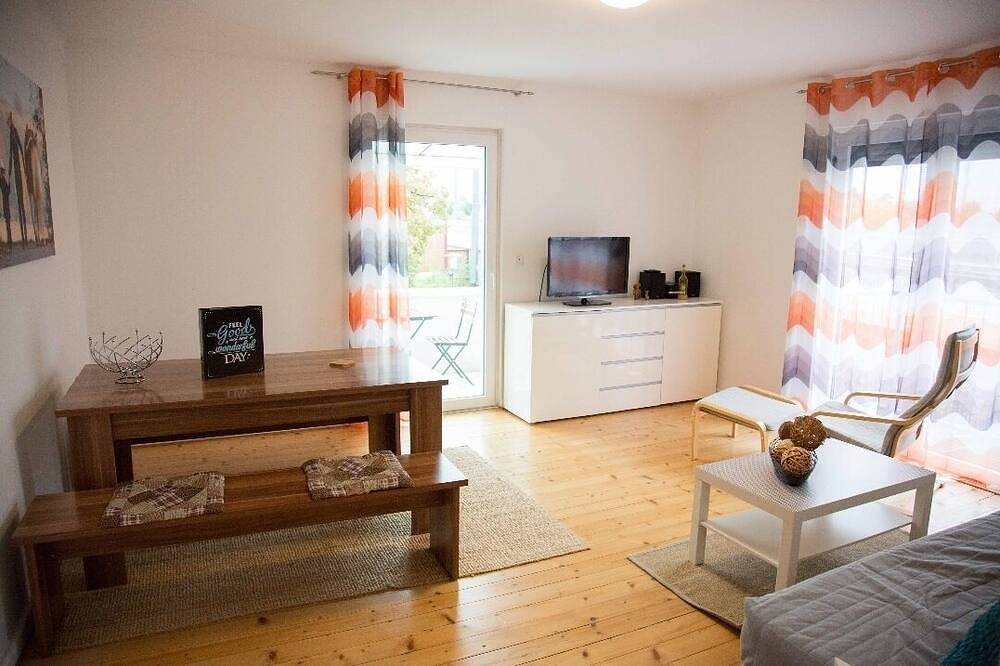 Ganze Wohnung, Helle neu renovierte freundliche Ferienwohnung in Eppelheim, Rheinebene