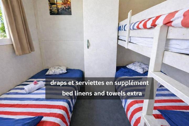 Bateau pour 5 personnes, avec terrasse et jacuzzi, adapté aux familles à Ouges - 4