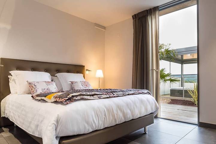 Villa Alayrac : Location de Vacances de Rêve avec Piscine Chauffée et Spa Privé in Espalion, L'Aubrac