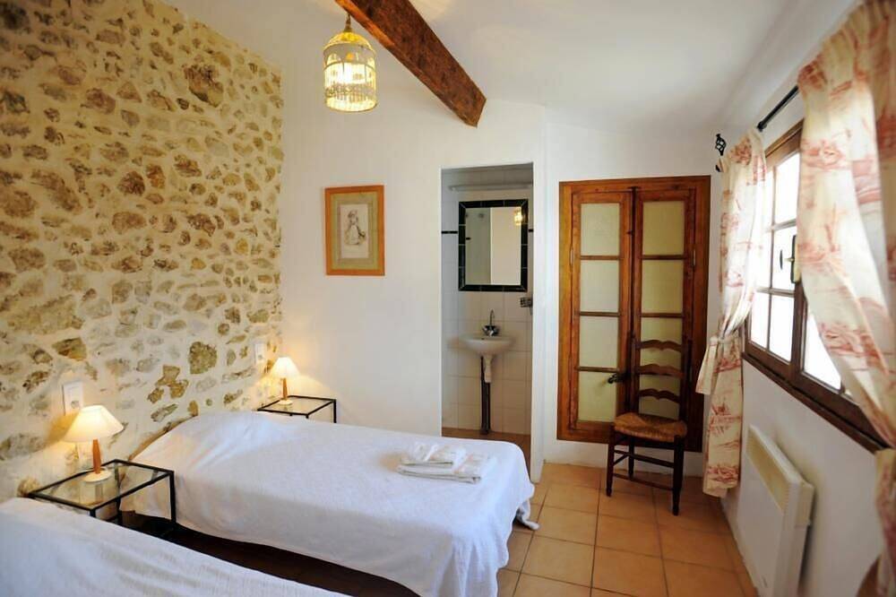 Petite maison, piscine partagée, proche Béziers et Canal du Midi, calme garanti in Béziers, Côte méditerranéenne (France)