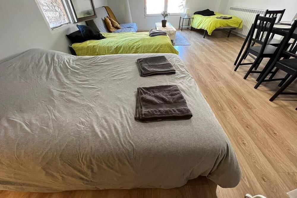 Habitaciones Para 10 Personas en Pleno Centro de Biescas in Biescas, Spanish Pyrenees