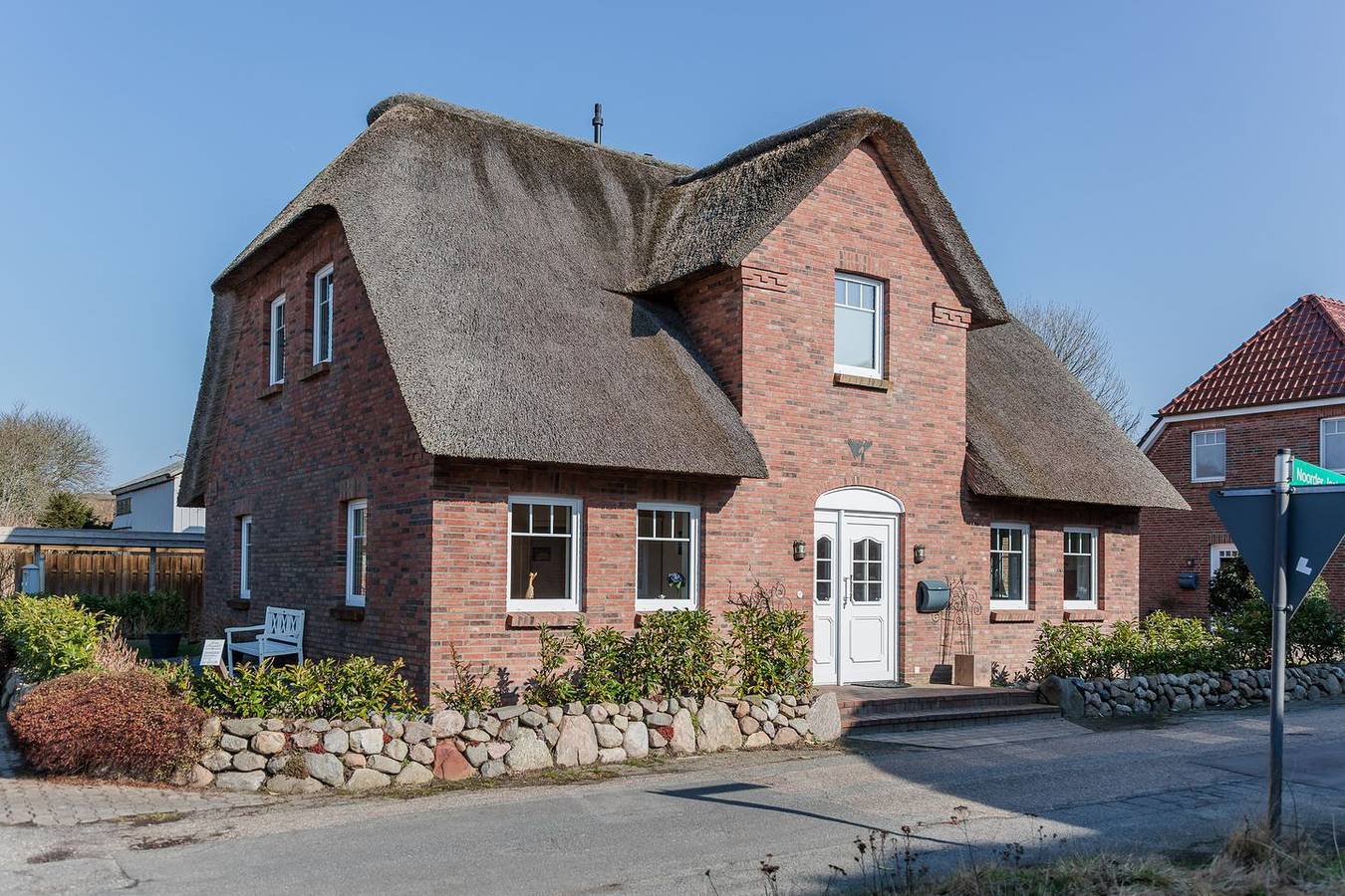 Komfortables Ferienhaus mit Terrasse und moderner Ausstattung in Utersum in Utersum, Föhr
