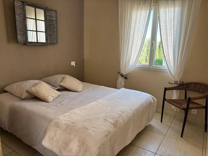 Gîte pour 2 personnes, avec jardin ainsi que jacuzzi et piscine à Vailhauquès - 2
