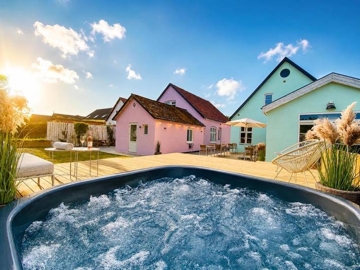 Chambre d’hôte pour 2 personnes, avec Terrasse et Jacuzzi ainsi que Jardin et Vue dans Stubbekøbing
