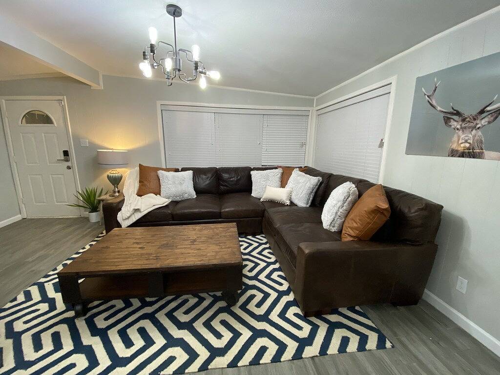 Ideal Beautiful Vacation Rental for Fans- Walk to At&T Stadium. Park 4 cars in Arlington, Tarrant County