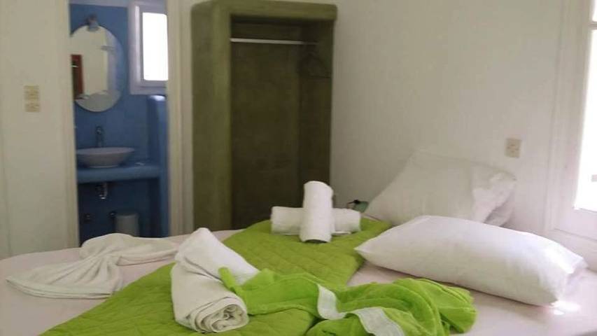 Gîte pour 2 personnes, avec terrasse ainsi que vue et jardin dans Amorgos - 3