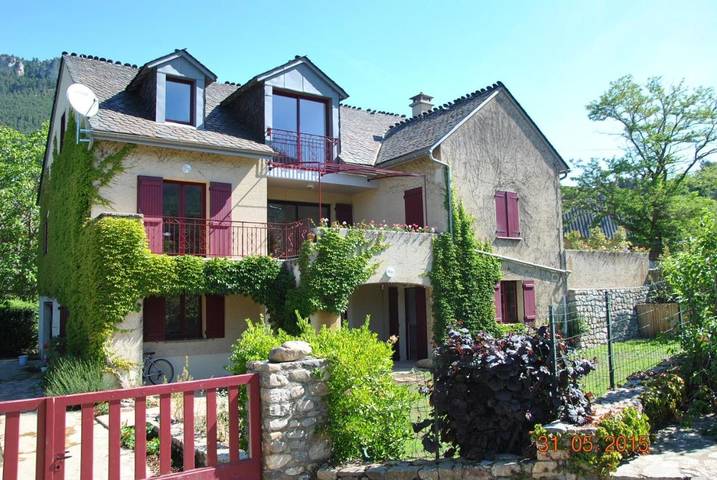 Location de vacances pour 14 personnes, avec jardin et piscine à Ispagnac - 4