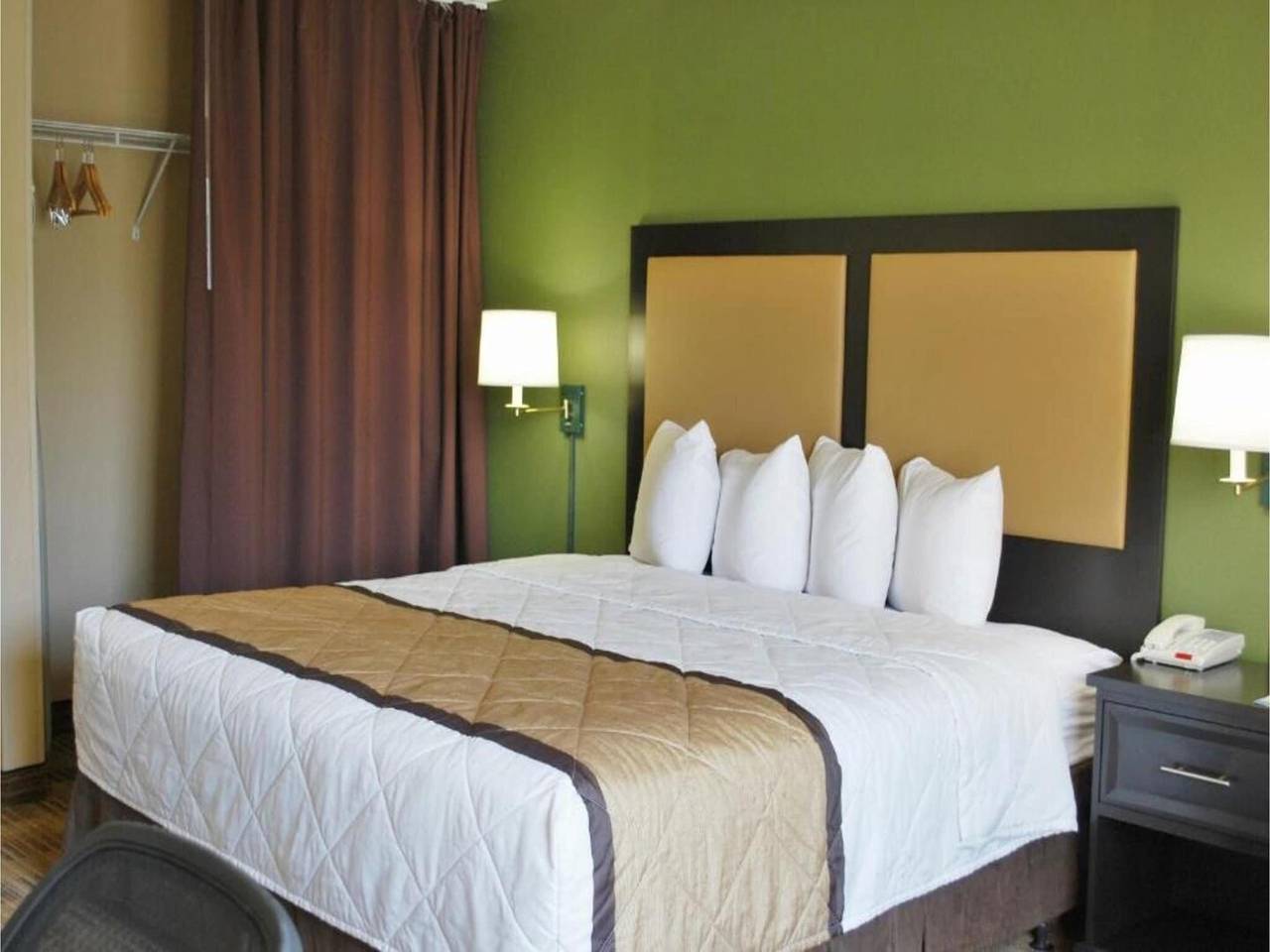 Apartamento entero, 1 Cama King | Para No Fumadores, Cocina in Condado de Waukesha