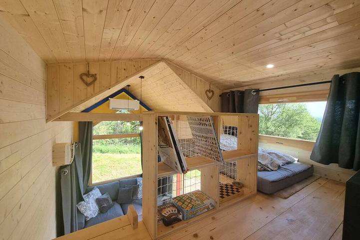 Ganze Wohnung, Gemütliche Tiny House mit Klima - 4 Pers. in Sail-les-Bains, Roanne und Umgebung