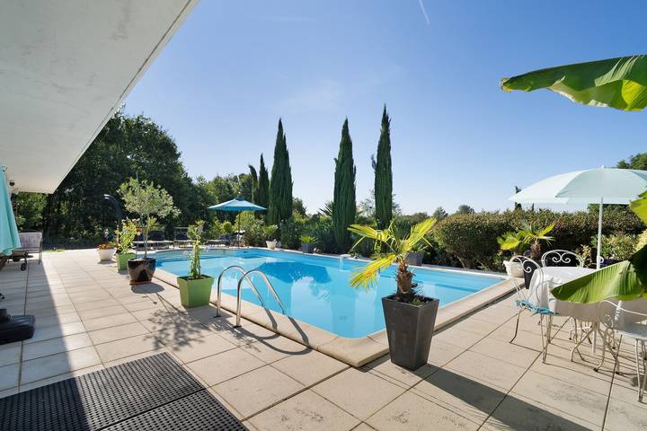 Ground-Floor Apartment for 2–3 Guests in Périgord Pourpre with Pool in Prigonrieux, Périgord Pourpre