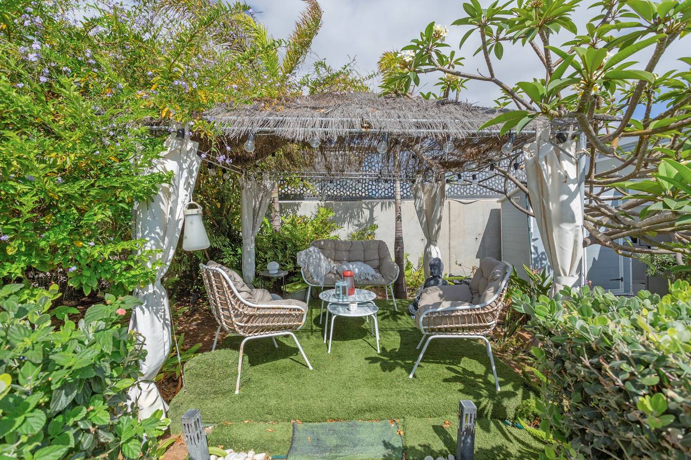 Apartamento entero, Vacaciones 'Heaven Ocin' con vistas al mar, Wi-Fi y aire acondicionado in La Majadilla, Telde