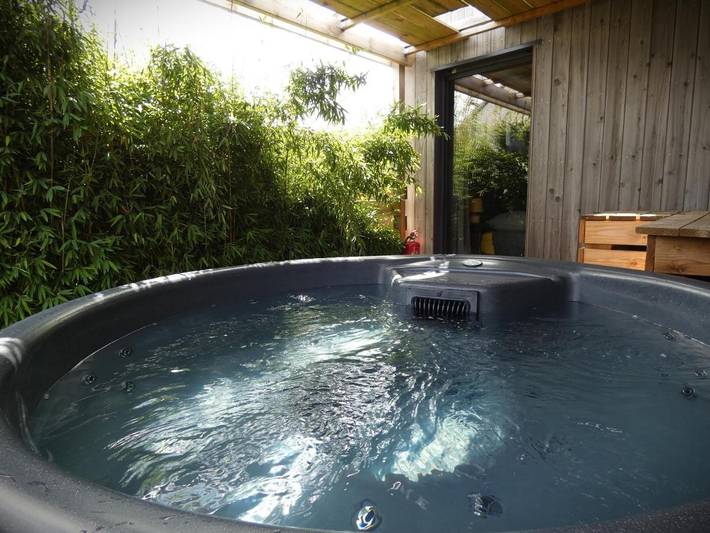 Location de vacances pour 2 personnes, avec Jacuzzi et Terrasse ainsi que Jardin et Sauna à Saint-Coulitz