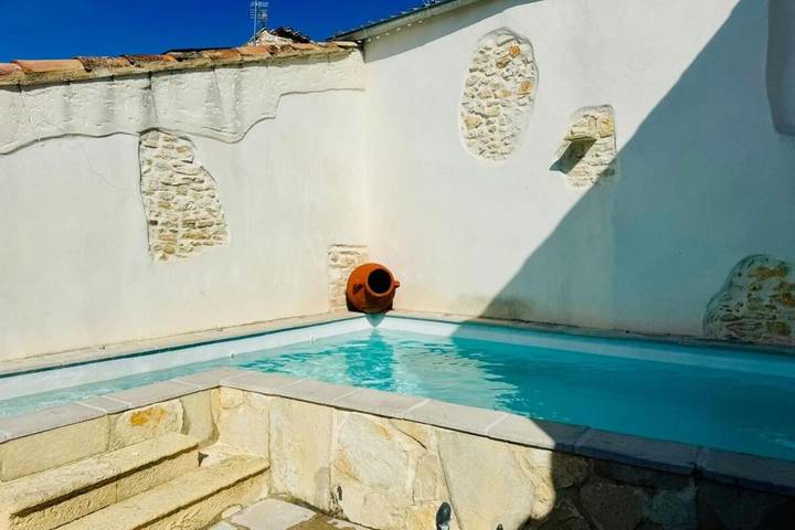 Maison de vacances pour 6 personnes, avec terrasse ainsi que jacuzzi et piscine