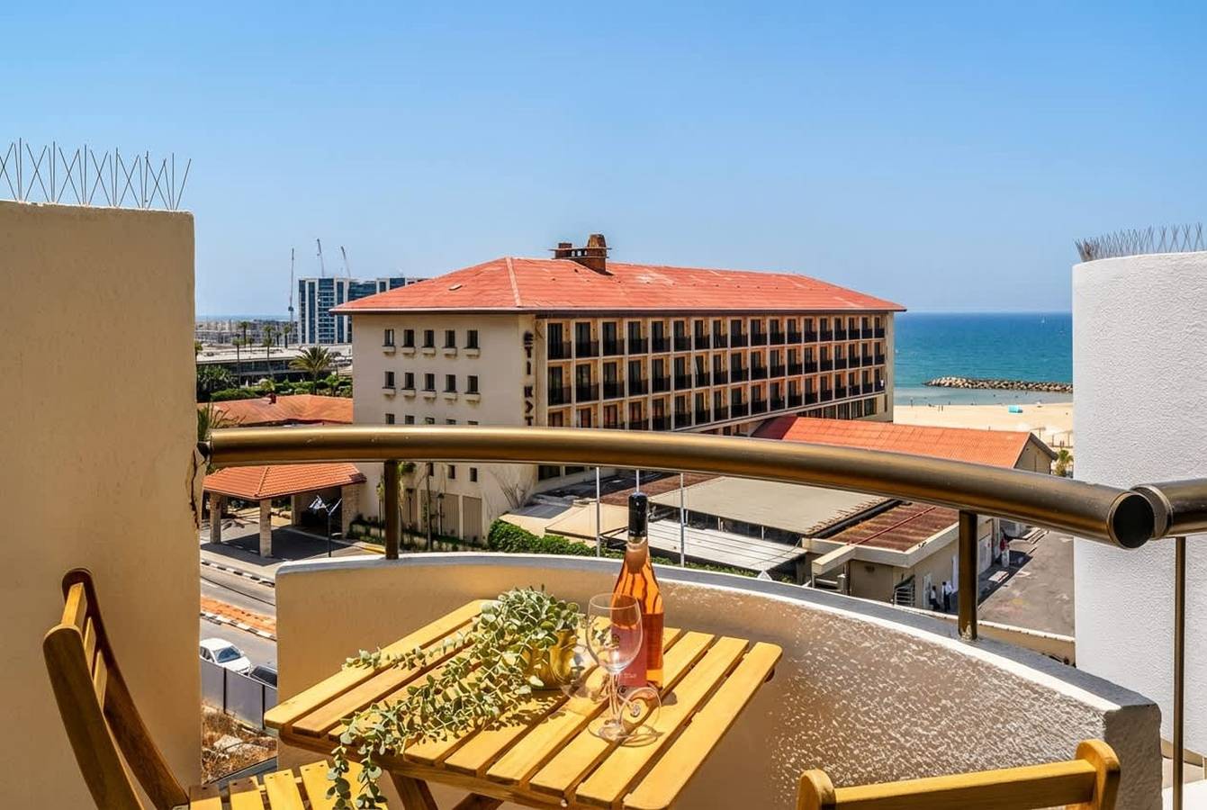 Entire apartment, Seafront 3Bedrooms Duplex w Pool in Herzliya, Tel Aviv District