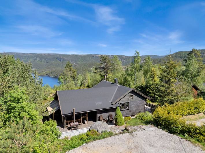 Ferienhaus für 6 Personen, mit Terrasse und Garten sowie Seeblick in Vest-Agder
