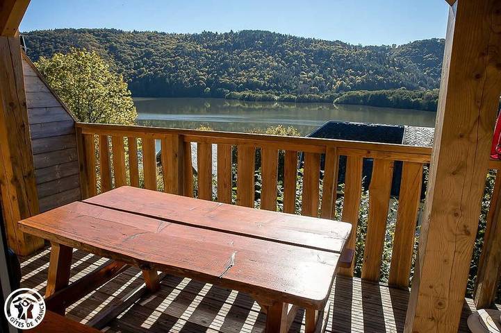 Location de vacances pour 5 personnes, avec balcon et jardin dans Lac Chambon - 2