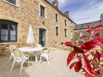 Gîte pour 6 personnes, avec terrasse dans Montsenelle