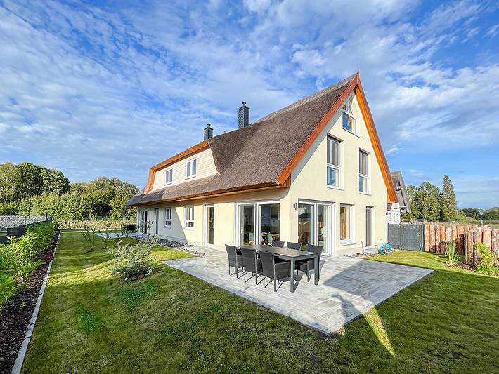 Ferienhaus mit Meerblick für 8 Personen, mit Sauna und Garten sowie Terrasse in Glowe