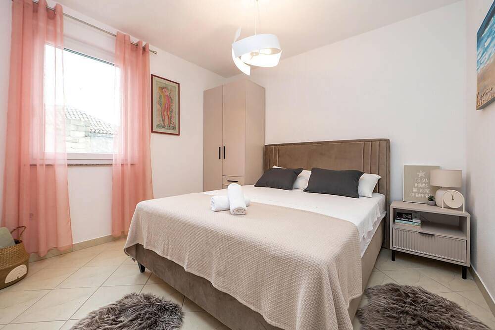 Entire apartment, 2 bedroom nice apartment in Rogoznica in Art, Rogoznica