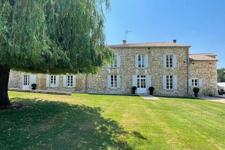 Location de vacances pour 8 personnes, avec jardin à Saint-Quentin-de-Caplong