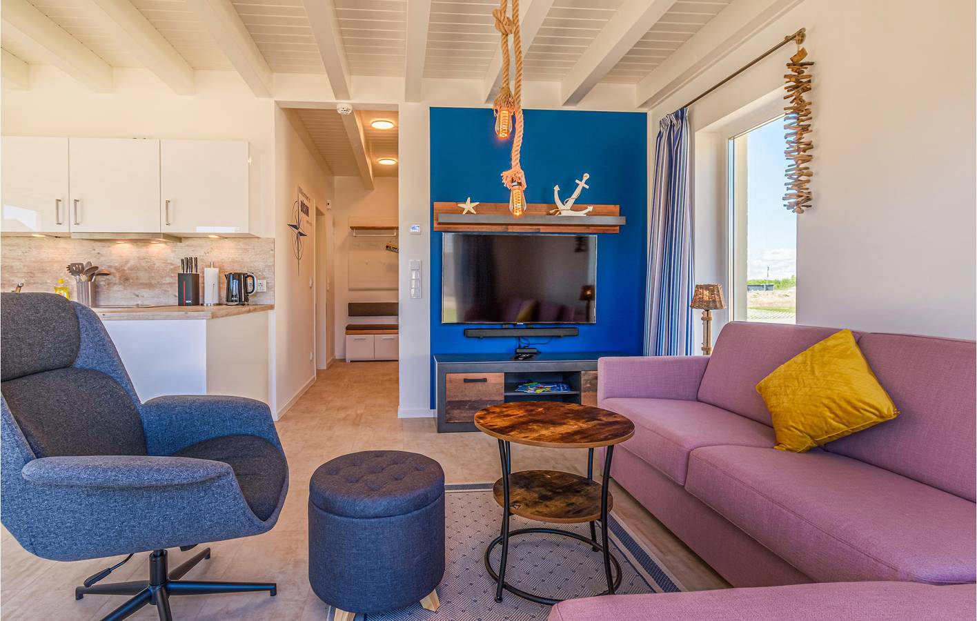 Büsum Beach Apt: 108 SqFt, Parking, TV & Internet in Büsum, Nordseeküste