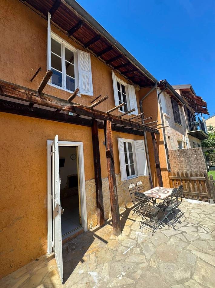 Location de vacances pour 6 personnes, avec terrasse à Beausoleil - 2