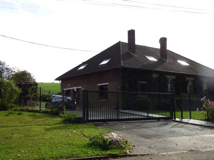 Cottage pour 3 personnes, avec vue ainsi que jardin et piscine dans Grandcourt (Somme)