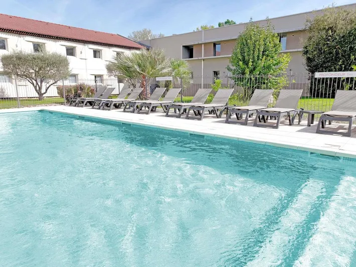 Hotel para 3 personas, con jardín y piscina, Se admiten mascotas - 1