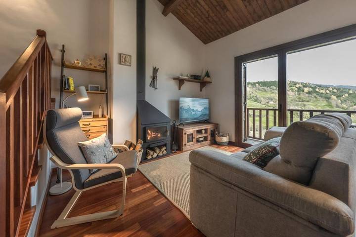 Gîte pour 2 personnes, avec Balcon et Terrasse ainsi que Jardin et Vue à Vilallonga de Ter