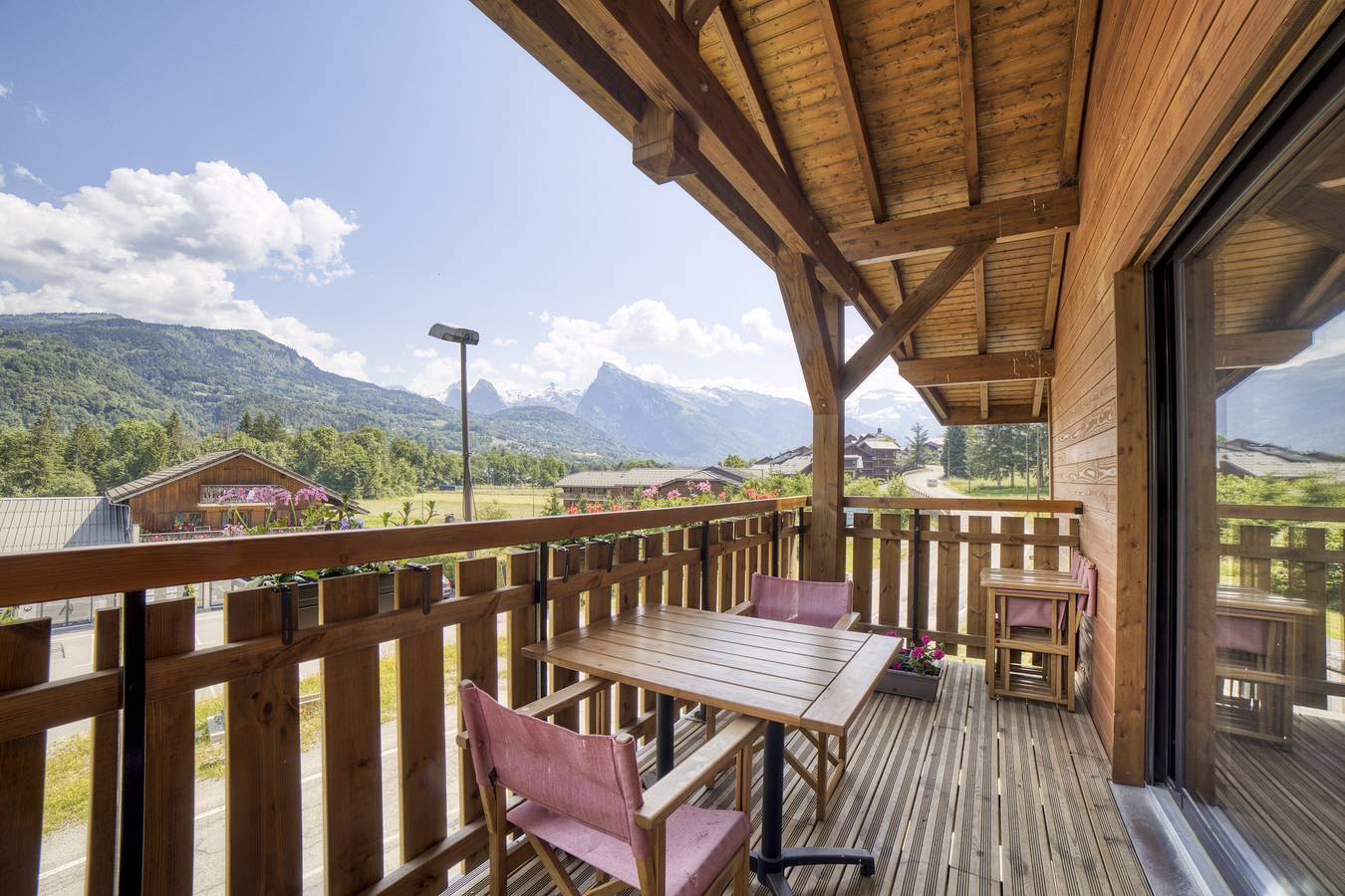 Appartement entier, Appartement "Oxalis", avec vue sur la montagne, balcon et Wi-Fi in Station de Morillon, Grand Massif