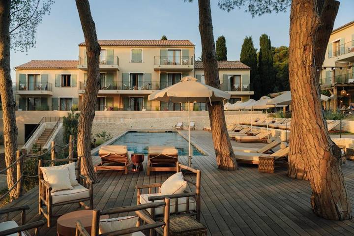 Hôtel pour 3 personnes, avec Balcon et Terrasse ainsi que Jardin et Piscine à Saint-Florent