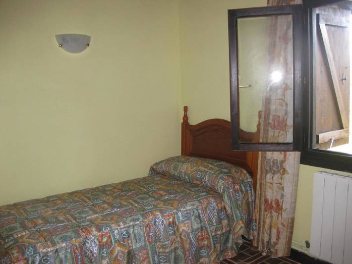 Gîte pour 2 personnes, avec jardin ainsi que terrasse et vue, animaux acceptés dans Novales - 4