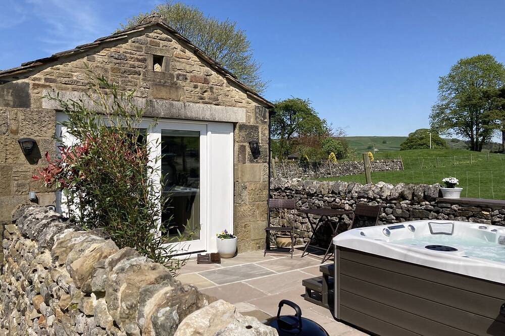 The Folly, pet friendly, character holiday cottage in Threshfield in Grassington, Yorkshire Dales National Park