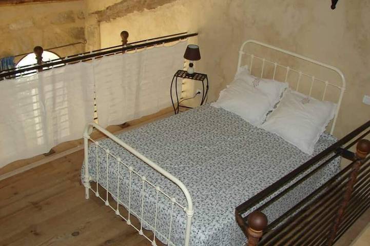 Gîte pour 5 personnes, avec Terrasse ainsi que Jardin et Piscine à Rochefort-du-Gard - 2
