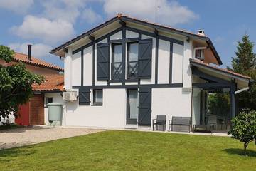 Gîte pour 10 personnes, avec jardin ainsi que vue sur le lac et balcon dans les Landes
