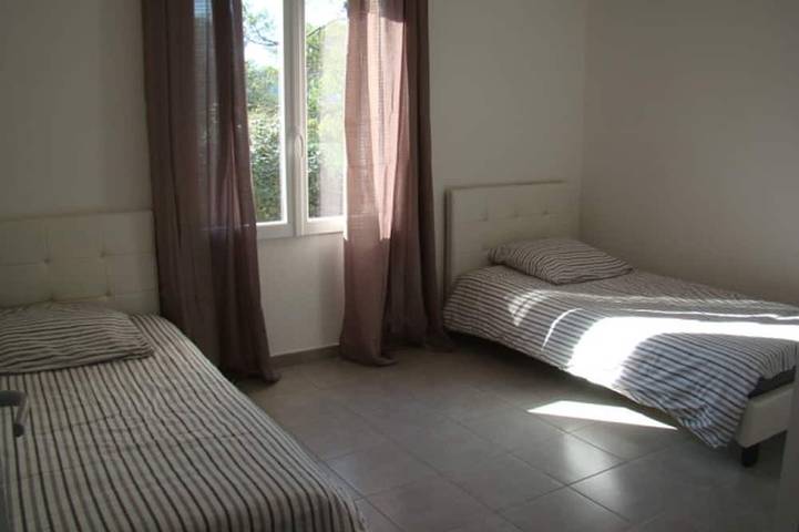 Location de vacances pour 6 personnes, avec terrasse et jardin à Le Cannet-des-Maures - 2