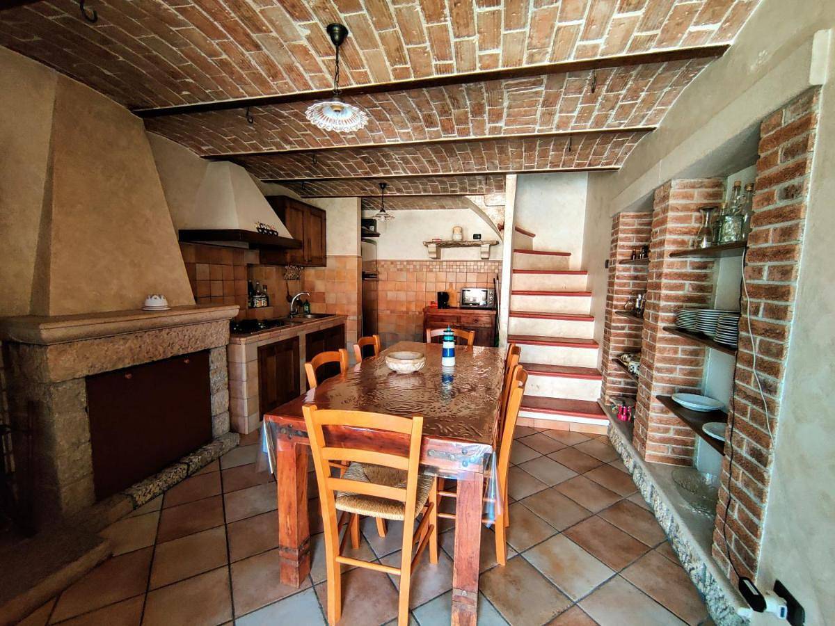 Casa rustica con terrazza e barbecue in Sessano del Molise, Provincia d'Isernia