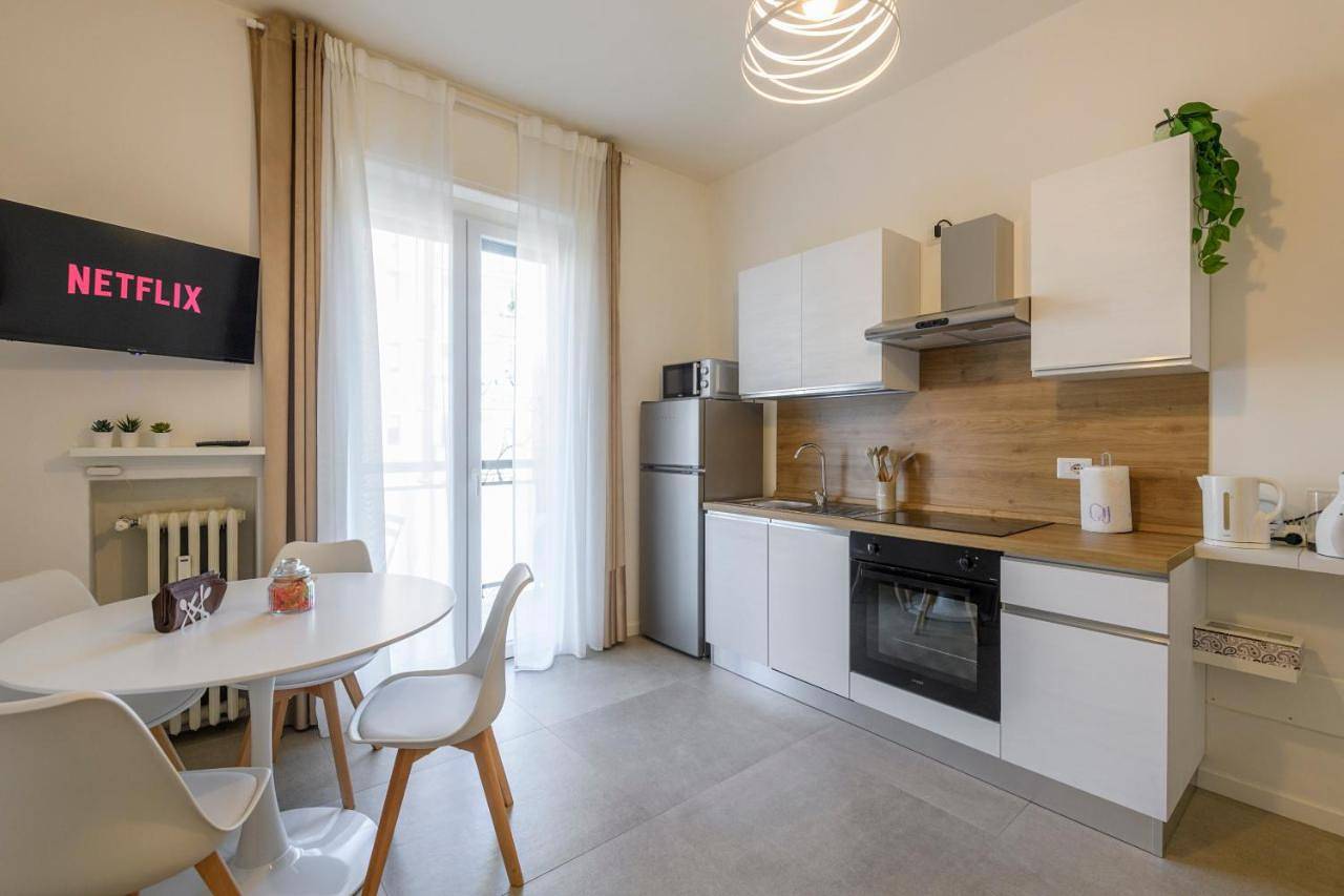 Appartamento intero, Enchanting Flat near Milan & Como, 150m station in Desio, Brianza