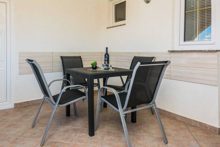 Ferienwohnung für 4 Personen, mit Balkon/Terrasse und Terrasse auf Vir - 2