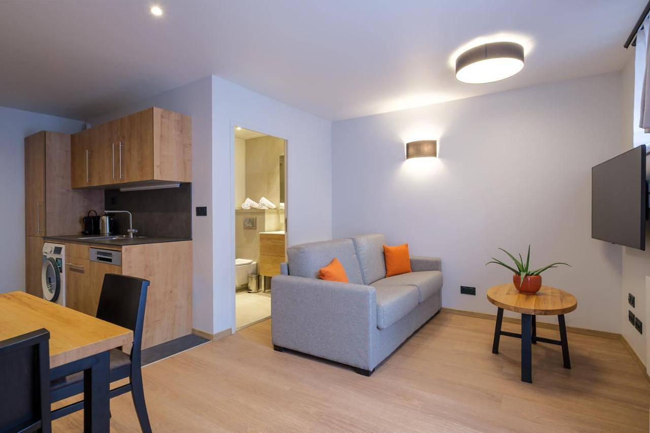 One-Bedroom Apartment with Balcony in Lons-le-Saunier, Jura